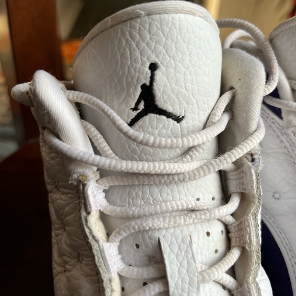 Girls Nike White Purple Black Jordan 13 Basketball Shoes - Picture 3 of 11